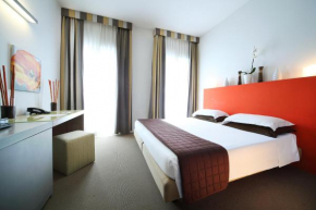 Отель Hotel Trieste  Римини
